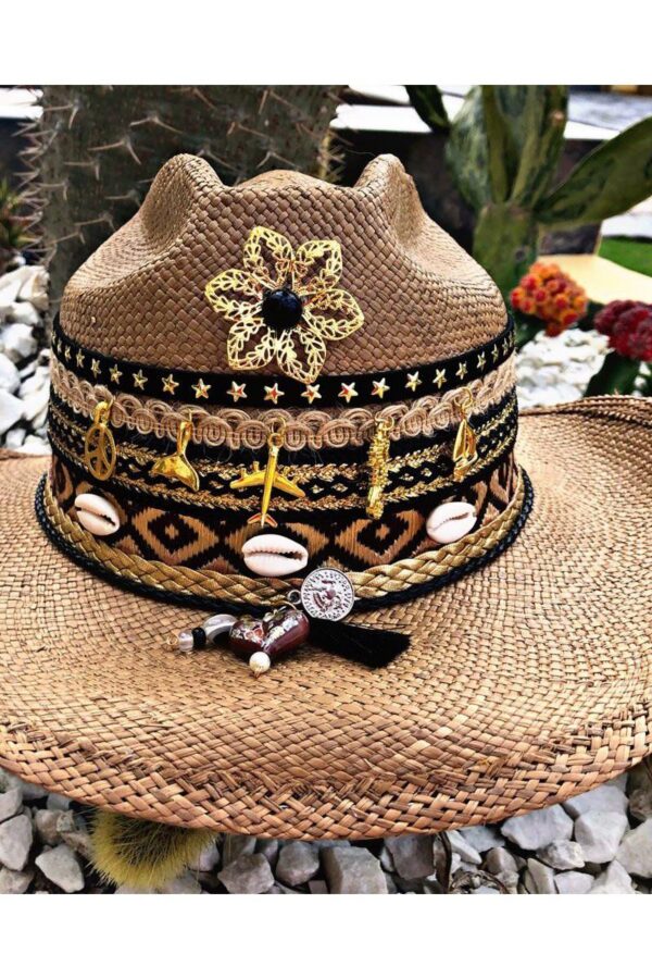 sombrero con adornos para mujer elegante sol bogota cartagena vaquero decorado de moda vueltiao elegua cabalgata playa agudeño bisuteria flores bucaramanga Ibagué cintas artesanal Pereira Armenia plumas fiesta