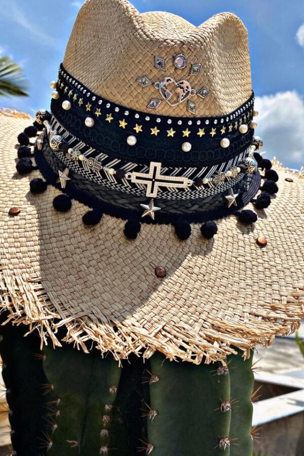 Sombreros Decorados para Mujer en Colombia | Milolita sombrero para mujer palma de iraca sombrero con adornos para mujer de moda decorado bisuteria flores agudeño sol vueltiao playa vaquero elegante elegua cintas artesanal bogota cartagena bucaramanga Ibagué Pereira Armenia cabalgata fiesta sombrero con adornos para mujer de moda decorado bisuteria flores agudeño sol vueltiao playa vaquero elegante elegua cintas artesanal bogota cartagena bucaramanga Ibagué Pereira Armenia cabalgata fiesta