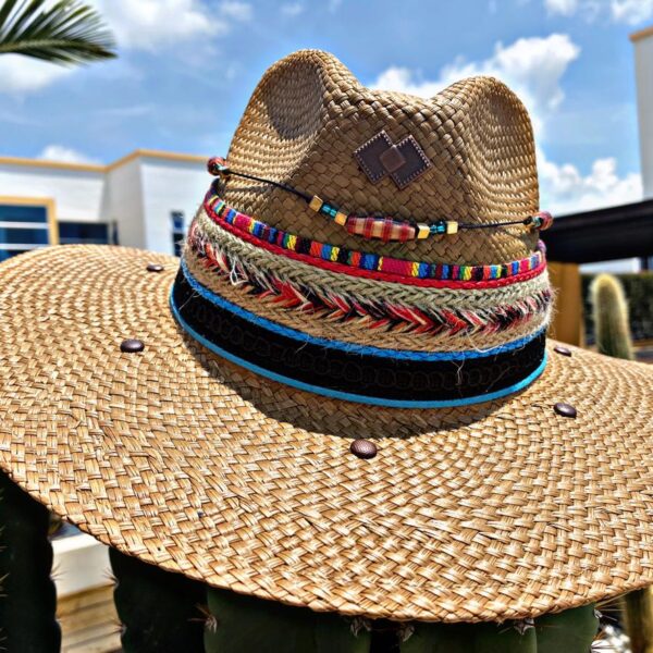 sombrero para mujer palma de iraca deluxe00010, Sombrero Indiana Decorado Para Mujer, sombreros de palma de iraca, sombreros decorados en colombia, sombreros personalizados de palma de iraca, sombreros artesanales con bordados, Hats made of Iraca palm