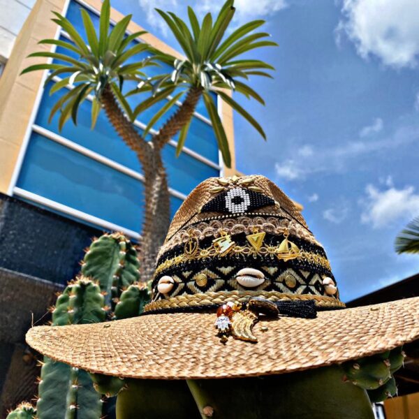 sombrero para mujer con adornos vaquero sol de moda elegante flores playa artesanal cintas decorado vueltiao agudeño elegua bisuteria Ibagué Manizales Armenia bogota barranquilla bello