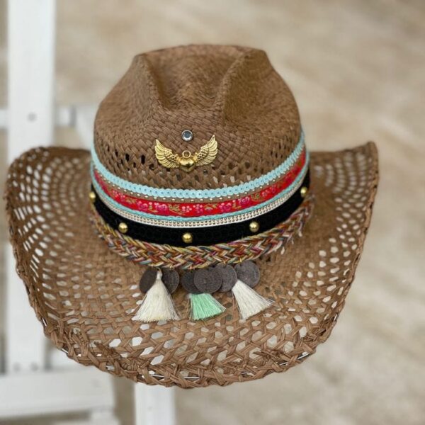 Sombrero Calado para mujer decorado, Sombrero Calado Rock, sombreros de palma de iraca, sombreros decorados en colombia, sombreros personalizados de palma de iraca, sombreros artesanales con bordados, Hats made of Iraca palm