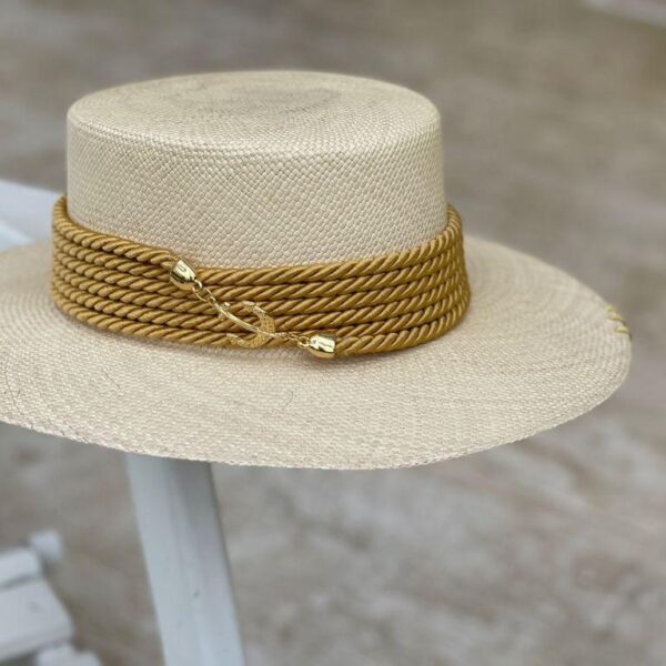 Sombrero Cordobés decorado para mujer, Sombrero Cordobés Decorado Para Mujer, sombreros de palma de iraca, sombreros decorados en colombia, sombreros personalizados de palma de iraca, sombreros artesanales con bordados, Hats made of Iraca palm