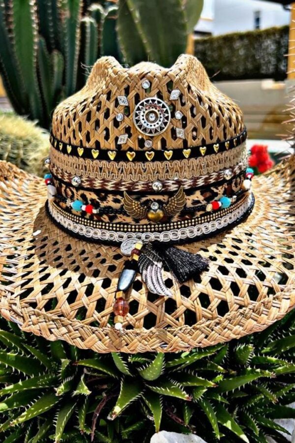 sombrero decorado para mujer calado