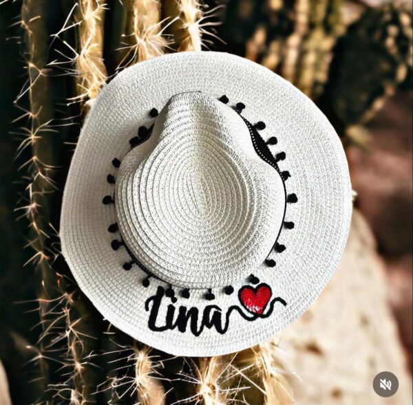 Pava pequeña bordada color crudo personalizada - Pava para Mujer - Sombrero para Playa - Nombre Bordado - Ref. 220401063 | Milolita Store - Tienda Virtual |%count(title)%
