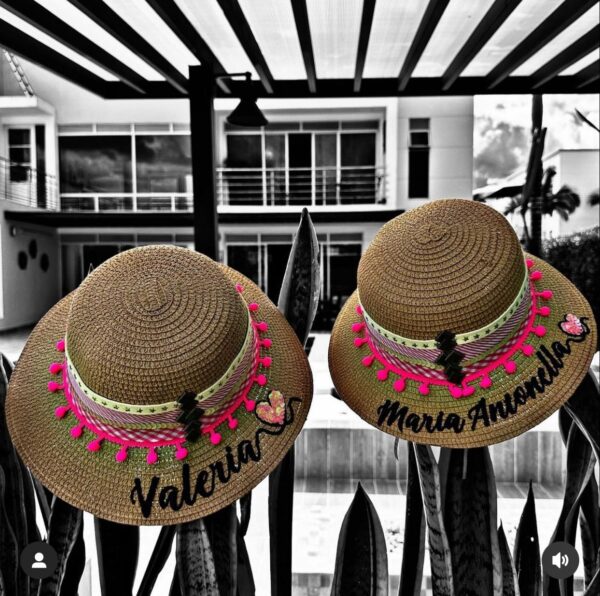 Pava pequeña bordada color café personalizada – Pava para Mujer – Sombrero para Playa – Nombre Bordado – Ref. 230717001 | Milolita Store - Tienda Virtual |%count(title)%