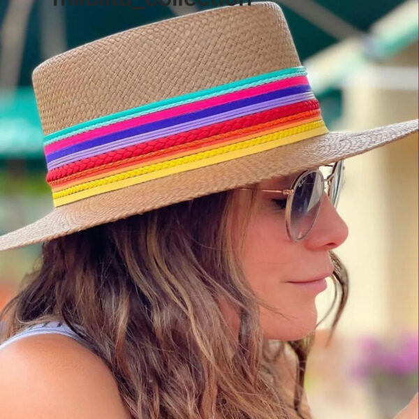 sombrero decorado figura publica colombia modelo presentadora TV