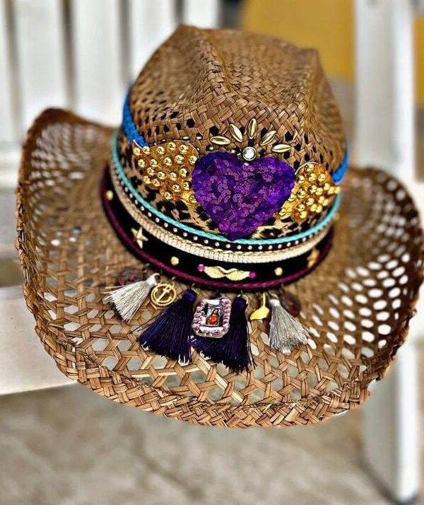 sombrero calado corazon de uva