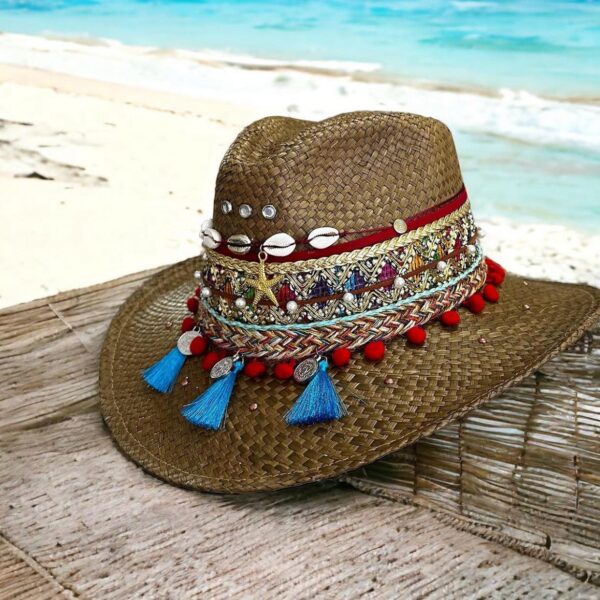 sombrero decodado Indiana Cafe Morocco, Sombrero Indiana Para Hombre, sombreros de palma de iraca, sombreros decorados en colombia, sombreros personalizados de palma de iraca, sombreros artesanales con bordados, Hats made of Iraca palm