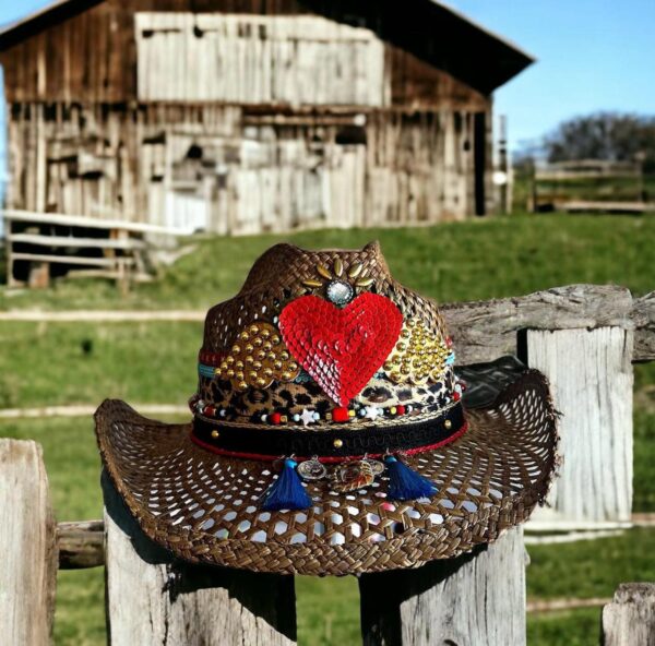 sombrero calado amour decorado para mujerSombrero Calado Café Amour, sombreros de palma de iraca, Hats made of Iraca palm