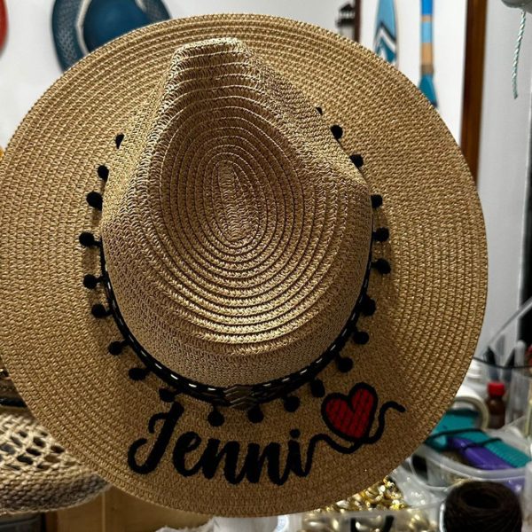 Pava pequeña color crudo bordada & decorada con pompones – Sombrero para Playa – Nombre Bordado – Ref. 240131002 | Milolita Store - Tienda Virtual |%count(title)%