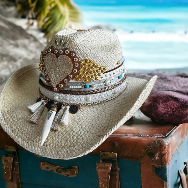 Sombrero decorado Amar cowboy color crudo 00003Sombrero Cowboy Amar Color Crudo, sombreros de palma de iraca, Hats made of Iraca palm