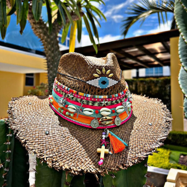 Sombrero desflecado café ojito de la suerte 00002Sombrero Indiana Desflecado Café Ojito De La Suerte 🍀, sombreros de palma de iraca, Hats made of Iraca palm