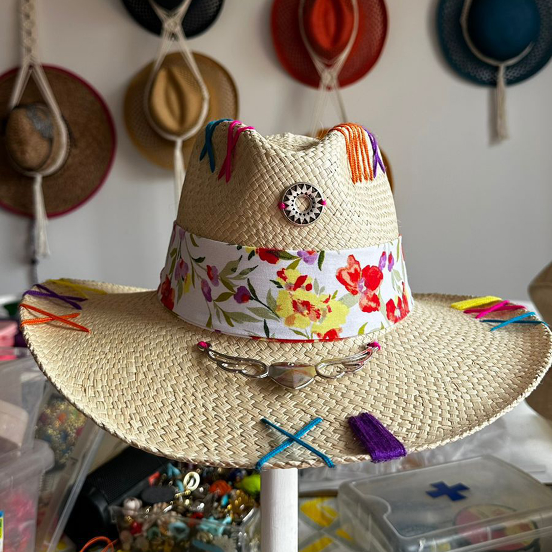 sombrero decorado para mujer indiana floral