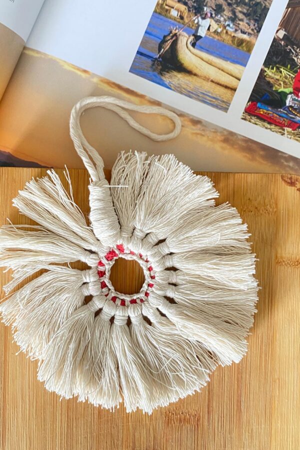 Colgante artesanal POM POM de 15 cm color crudo 00001