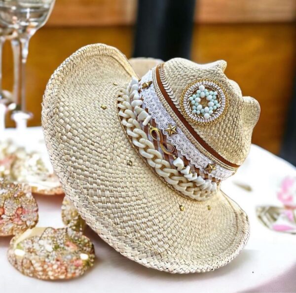 Sombrero cowboy shell color crudo decorado para mujer