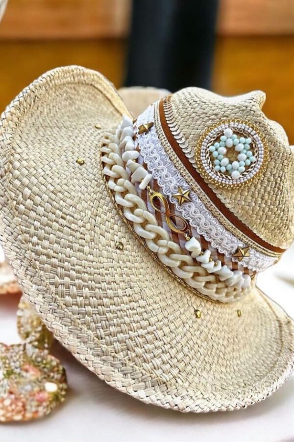 Sombrero cowboy shell color crudo decorado para mujer