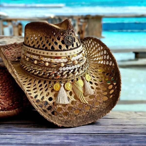 Sombrero Calado Cowboy Star Color Natural, Sombrero Calado Cowboy Star Color Natural, sombreros de palma de iraca, sombreros decorados en colombia, sombreros personalizados de palma de iraca, sombreros artesanales con bordados, Hats made of Iraca palm