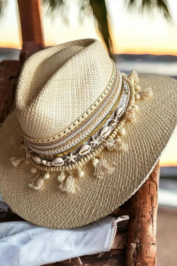 Sombrero Indiana decorado Coral Color Crudo