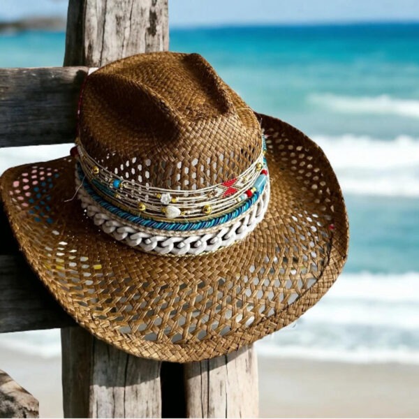 Sombrero Calado Cowboy Café Jacinto con Cadena, Sombrero Calado Cowboy Café Jacinto Con Cadena, sombreros de palma de iraca, sombreros decorados en colombia, sombreros personalizados de palma de iraca, sombreros artesanales con bordados, Hats made of Iraca palm