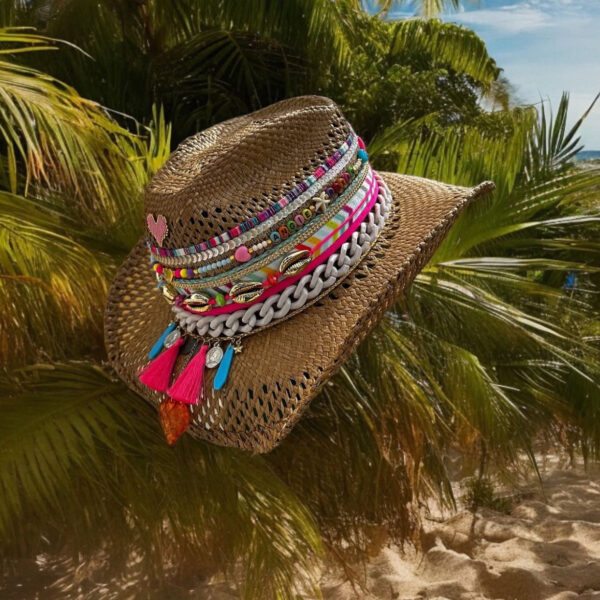 sombrero calado decorado para mujer color cafe oscuro ref250207002, Sombrero Calado Love Folky Café Oscuro, sombreros de palma de iraca, sombreros decorados en colombia, sombreros personalizados de palma de iraca, sombreros artesanales con bordados, Hats made of Iraca palm