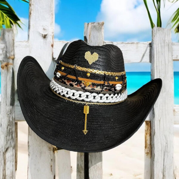 sombrero cowboy rock heart decorado para mujer color negro 00005, Sombrero Cowboy Rock Heart, sombreros de palma de iraca, sombreros decorados en colombia, sombreros personalizados de palma de iraca, sombreros artesanales con bordados, Hats made of Iraca palm