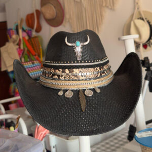 Sombrero decorado cowboy toro negro bull black cowboy hat, Sombreros Personalizados Para Hombre, sombreros de palma de iraca, sombreros decorados en colombia, sombreros personalizados de palma de iraca, sombreros artesanales con bordados, Hats made of Iraca palm