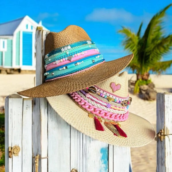 Sombrero Indiana decorado para mujer Amar Pink, Sombrero Indiana Amar Pink, sombreros de palma de iraca, sombreros decorados en colombia, sombreros personalizados de palma de iraca, sombreros artesanales con bordados, Hats made of Iraca palm
