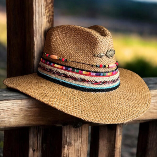 Sombrero indiana decorado cafe damaro 001, Sombrero Indiana Café Damaro, sombreros de palma de iraca, sombreros decorados en colombia, sombreros personalizados de palma de iraca, sombreros artesanales con bordados, Hats made of Iraca palm