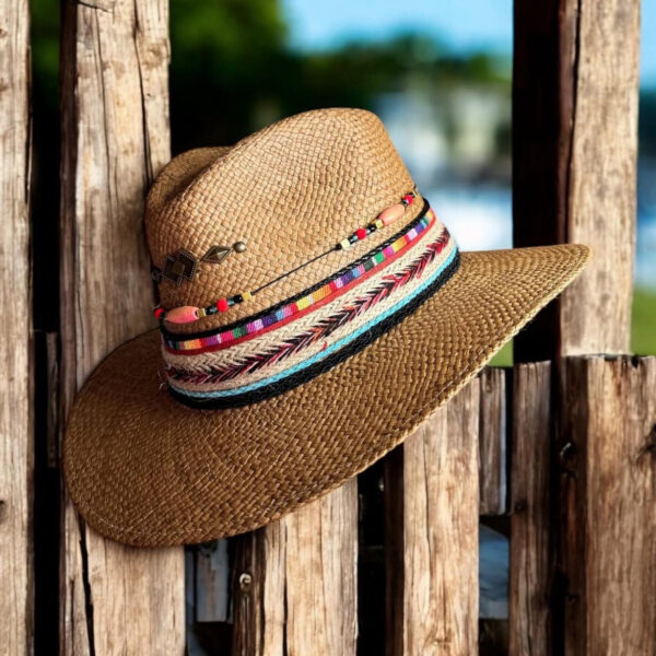 Sombrero indiana decorado cafe damaro 001, Sombrero Indiana Café Damaro, sombreros de palma de iraca, sombreros decorados en colombia, sombreros personalizados de palma de iraca, sombreros artesanales con bordados, Hats made of Iraca palm