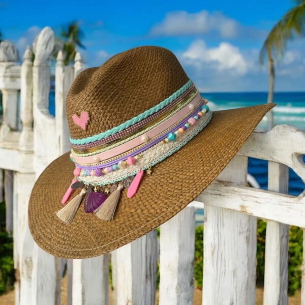 Sombrero indiana café Tessel 250407001 002, Sombrero Indiana Café Tessel, sombreros de palma de iraca, sombreros decorados en colombia, sombreros personalizados de palma de iraca, sombreros artesanales con bordados, Hats made of Iraca palm