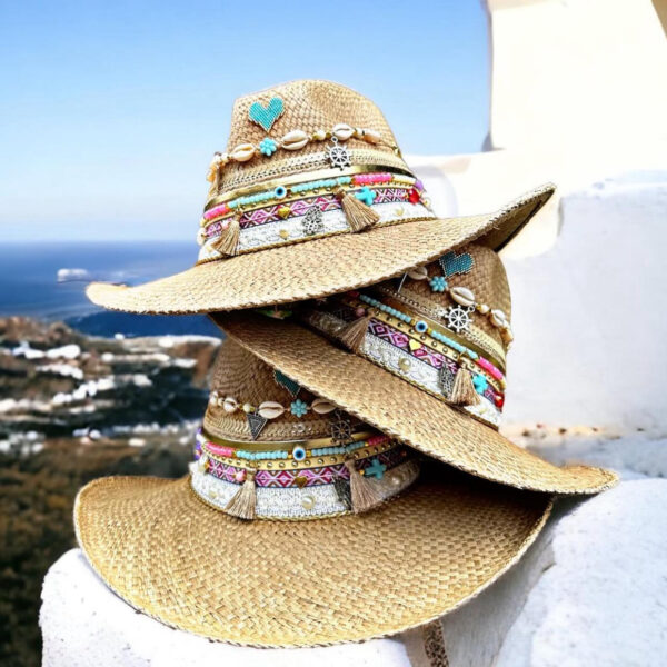 Sombrero indiana Heart power 002, Sombrero Indiana Heart Power, sombreros de palma de iraca, sombreros decorados en colombia, sombreros personalizados de palma de iraca, sombreros artesanales con bordados, Hats made of Iraca palm