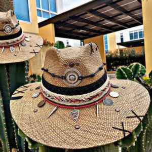 Handmade Indiana Hat For Men, Sombrero Indiana Para Hombre Iraca Color Crudo, sombreros de palma de iraca, sombreros decorados en colombia, sombreros personalizados de palma de iraca, sombreros artesanales con bordados, Hats made of Iraca palm