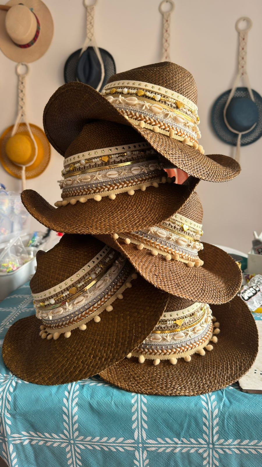 Sombrero cowboy color café decorado para mujer Sombrero cowboy color café decorado para mujer